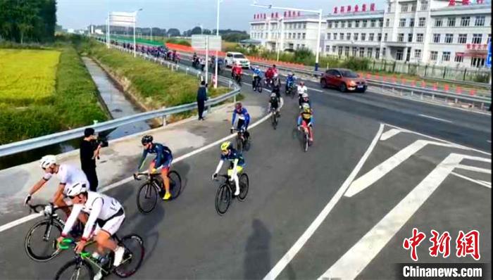 全运冠军领骑龙江公益大讲堂：家门口的专业骑