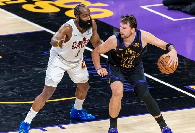 湖人队大胜骑士锁定季后赛席位 东契奇创多项纪