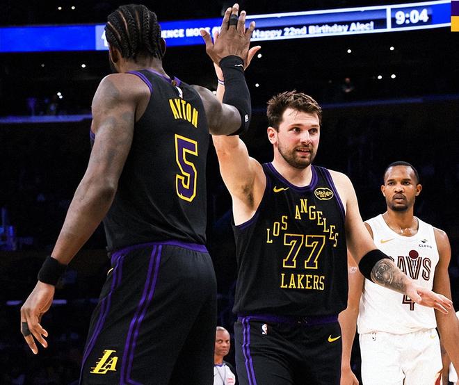 湖人队大胜骑士锁定季后赛席位 东契奇创多项纪