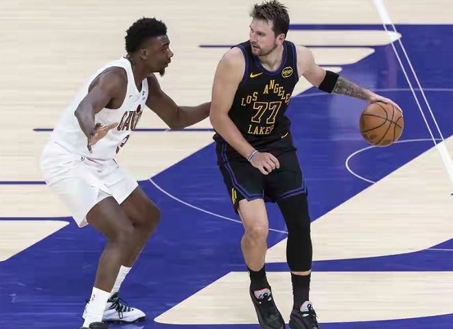 湖人队大胜骑士锁定季后赛席位 东契奇创多项纪