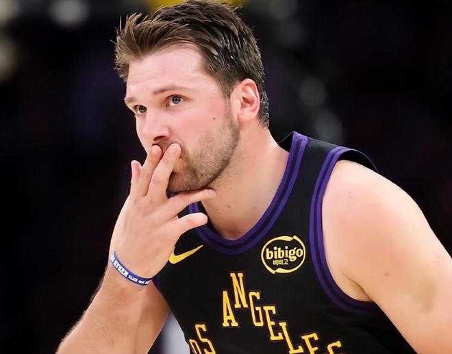 湖人队大胜骑士锁定季后赛席位 东契奇创多项纪