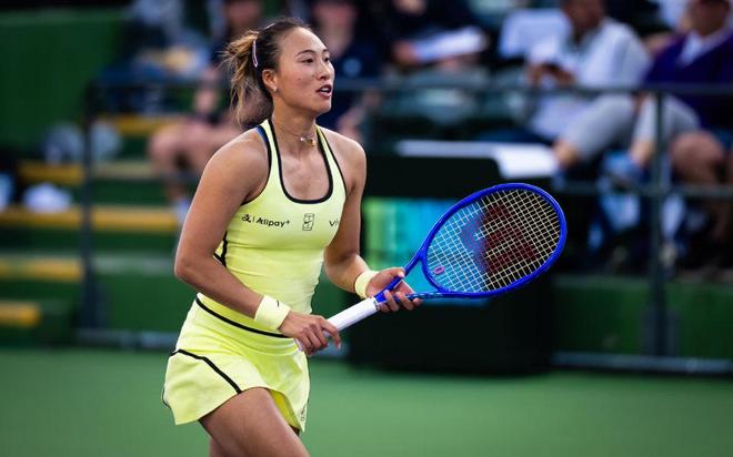 郑钦文硬地首秀力克前美网冠军斯蒂芬斯晋级3