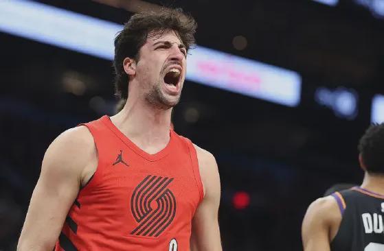 开拓者VS马刺季后赛首战：新兵对决悬念重重