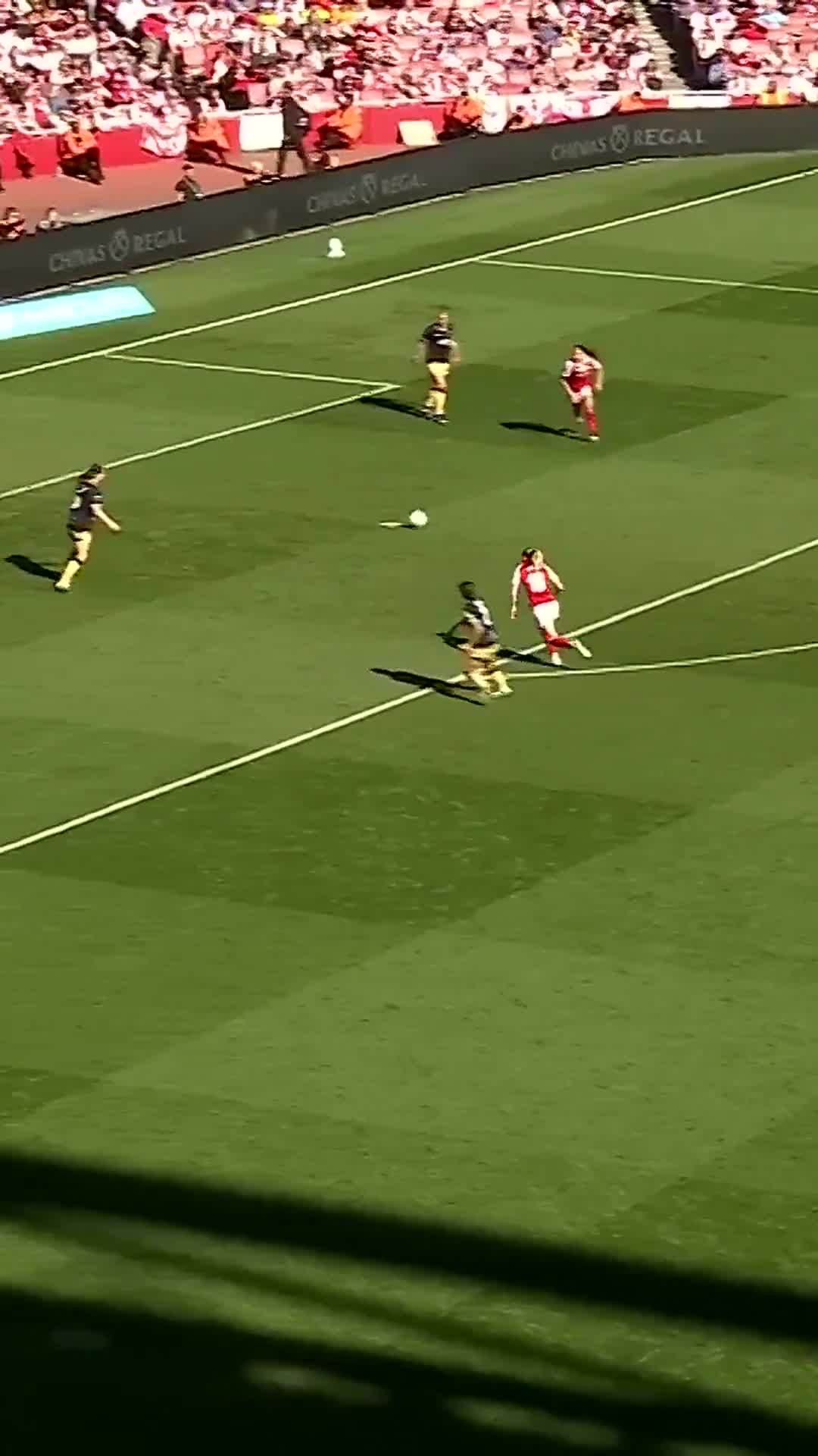 阿森纳女足5比0横扫西汉姆联，凯莉抢断破门成关