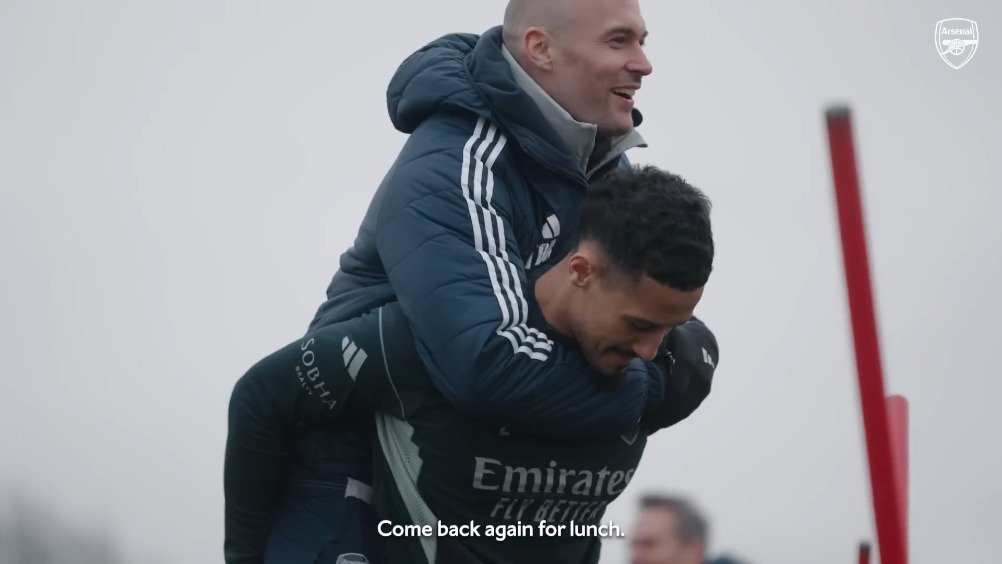 阿森纳女足5比0横扫西汉姆联，凯莉抢断破门成关