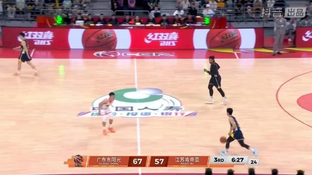 菲律宾篮球赛事突发熊群事件引发热议