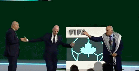 巴以代表握手遭拒，FIFA主席无奈打圆场